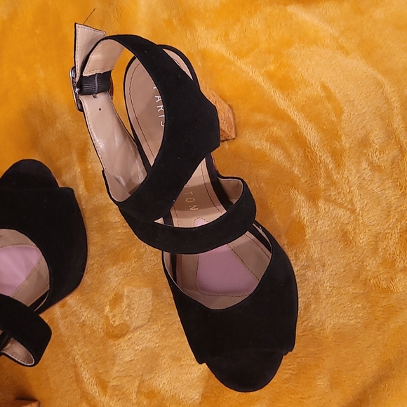 Paris Hilton Shoes - Picture 3 of 6